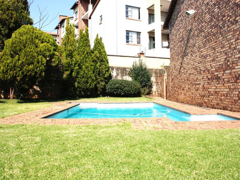 Townhouse For Sale in Blackheath - Photo 2