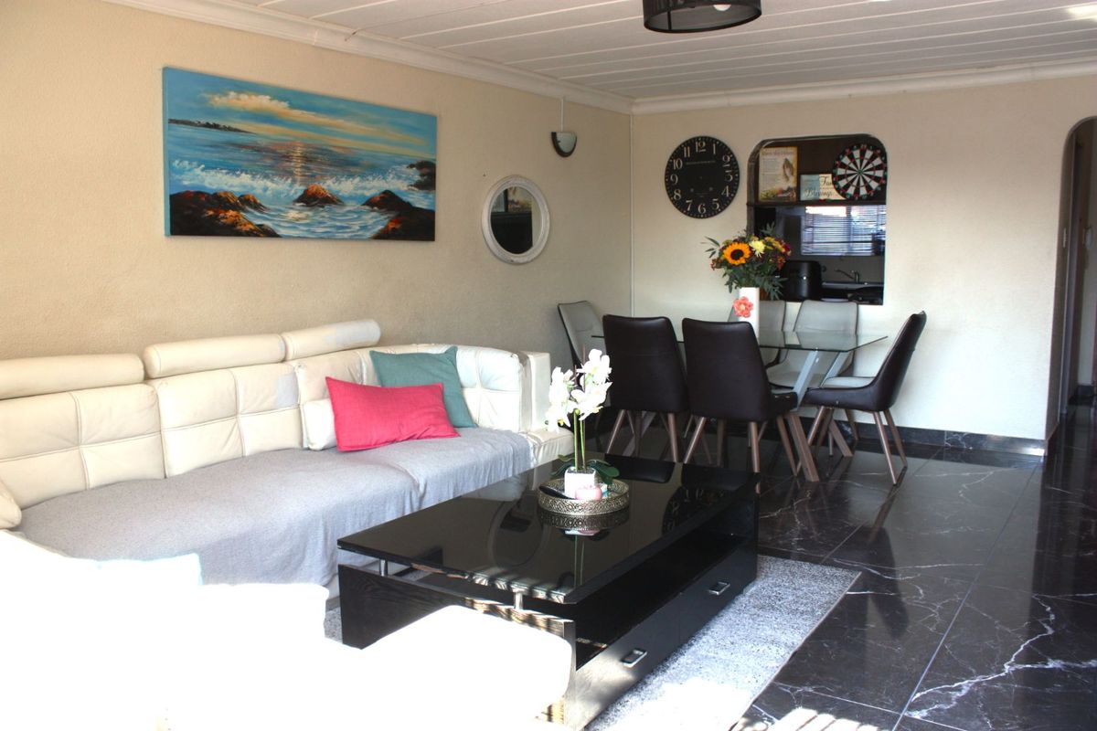 Townhouse For Sale in Blackheath - Photo 4