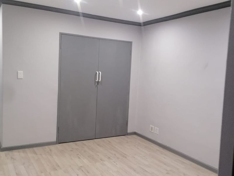 House To Rent in Westcliff - Photo 3