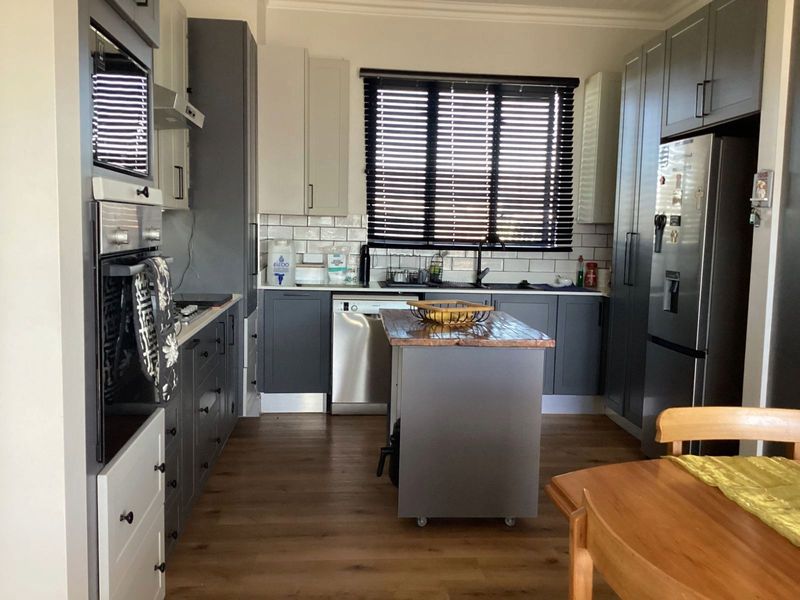 House For Sale in Albertinia Central - Photo 8