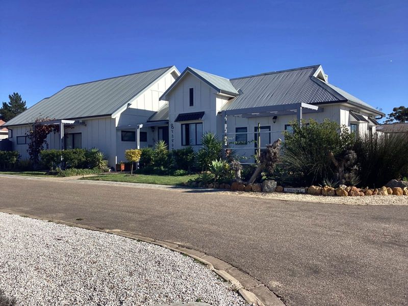 House For Sale in Albertinia Central - Photo 1