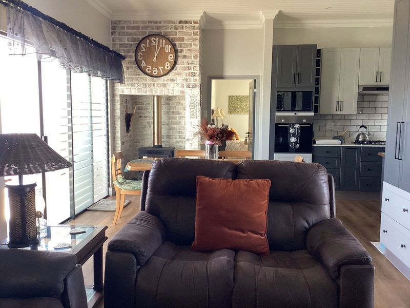 House For Sale in Albertinia Central - Photo 10