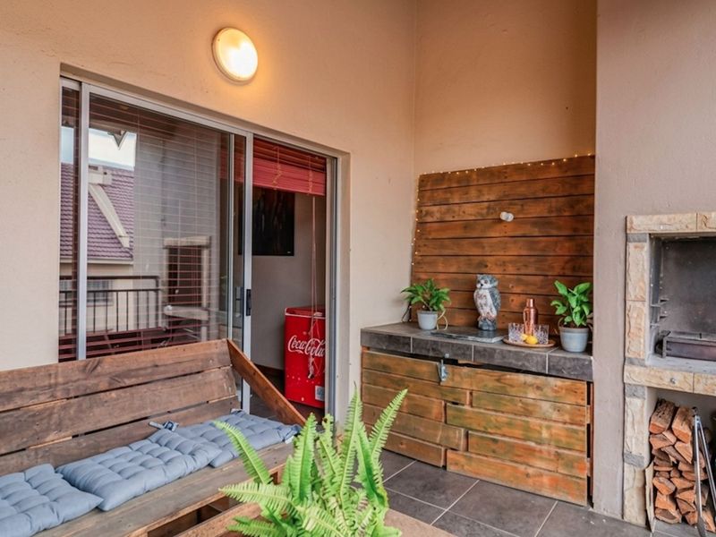Apartment For Sale in North Riding - Photo 3