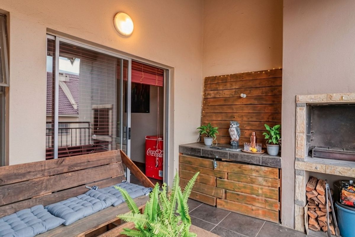 Apartment For Sale in North Riding - Photo 3