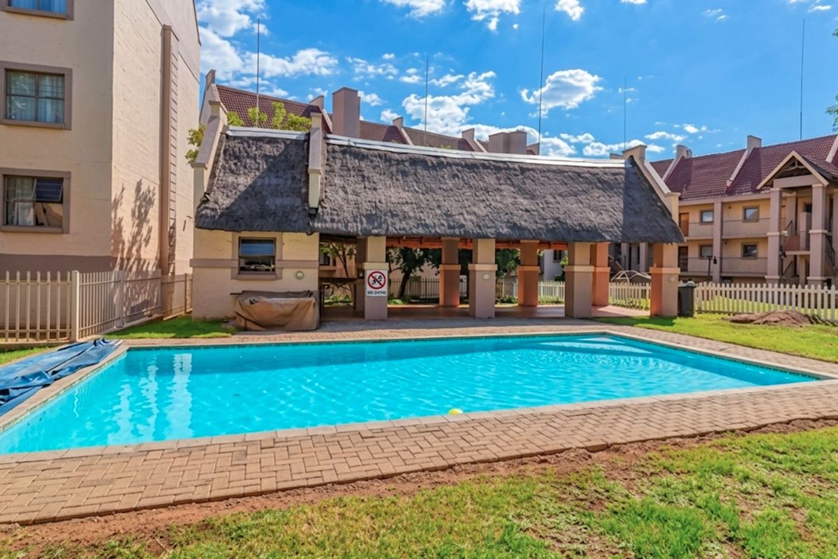 Apartment For Sale in North Riding - Photo 2