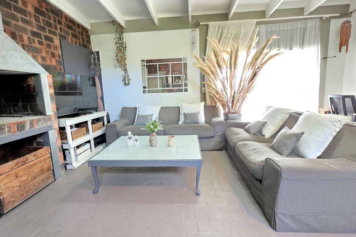 House For Sale in Pine Acres - Photo 3
