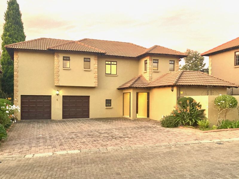 House For Sale in Paulshof - Photo 1