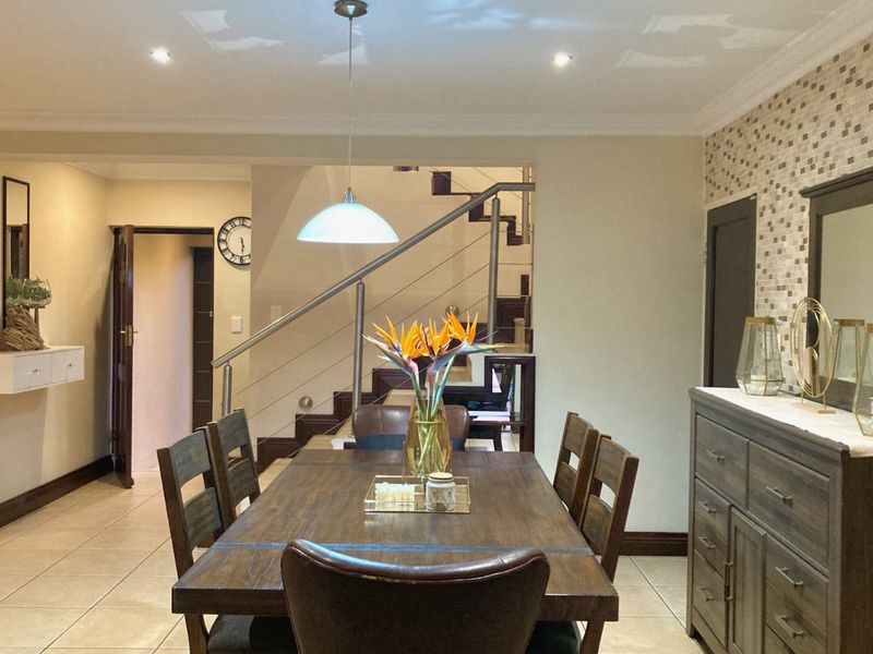 House For Sale in Paulshof - Photo 4