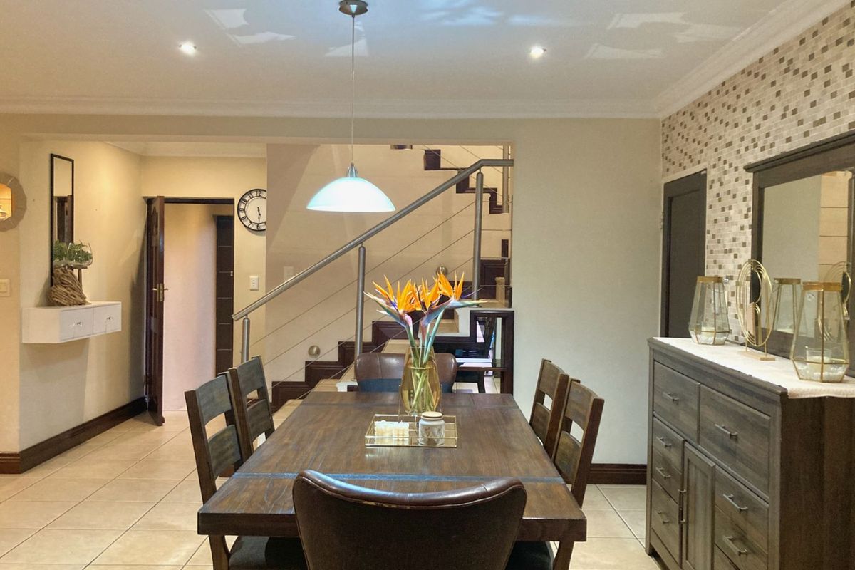 House For Sale in Paulshof - Photo 4