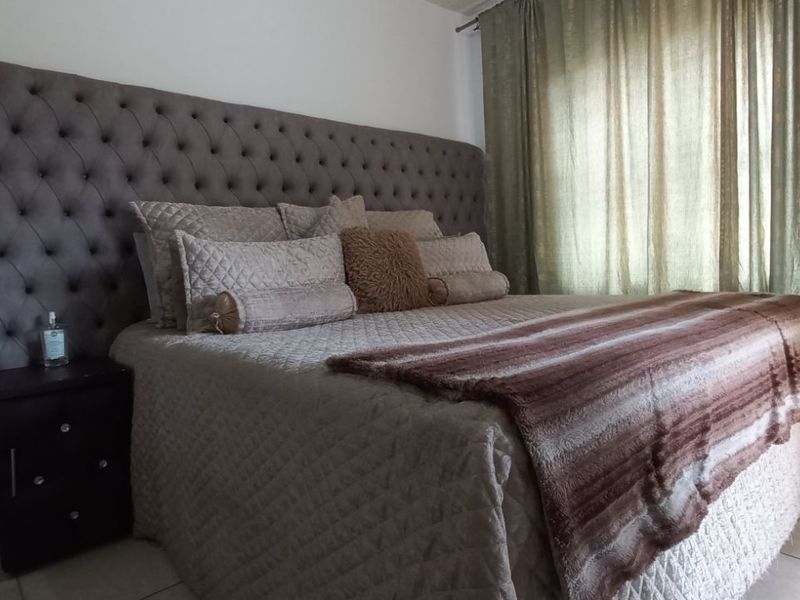 Apartment For Sale in Sundowner - Photo 8