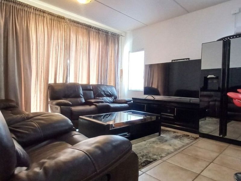 Apartment For Sale in Sundowner - Photo 3
