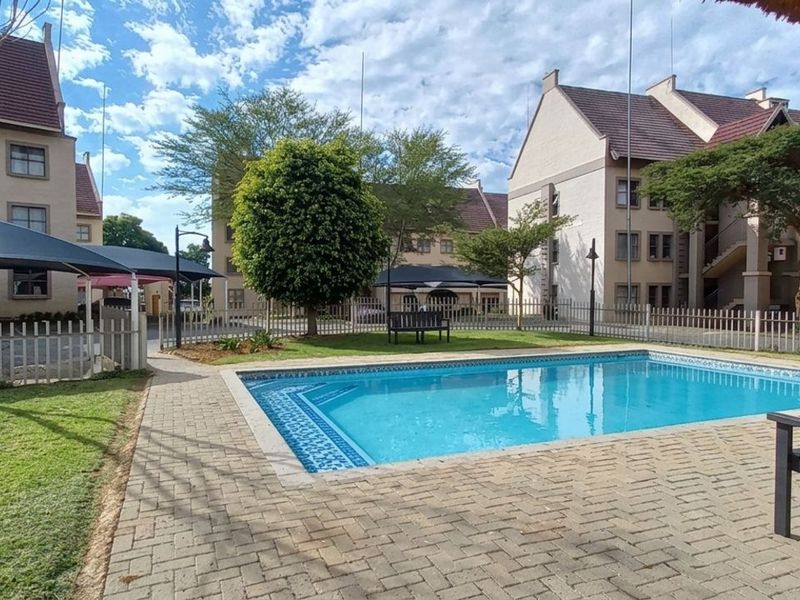 Apartment For Sale in Sundowner - Photo 1
