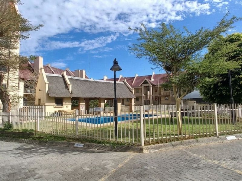 Apartment For Sale in Sundowner - Photo 2