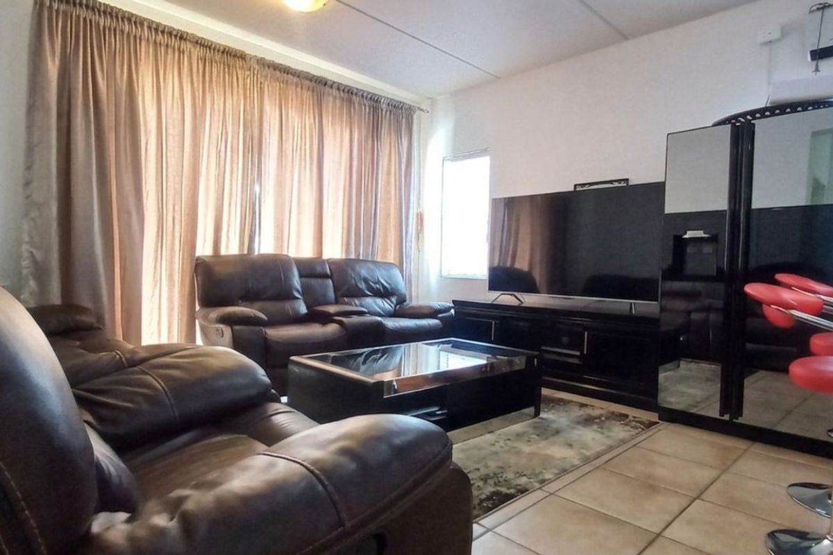 Apartment For Sale in Sundowner - Photo 5