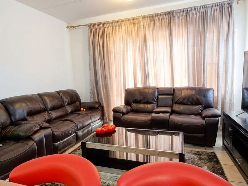 Apartment For Sale in Sundowner - Photo 4