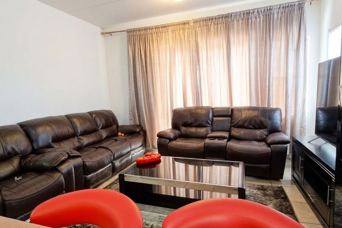 Apartment For Sale in Sundowner - Photo 4