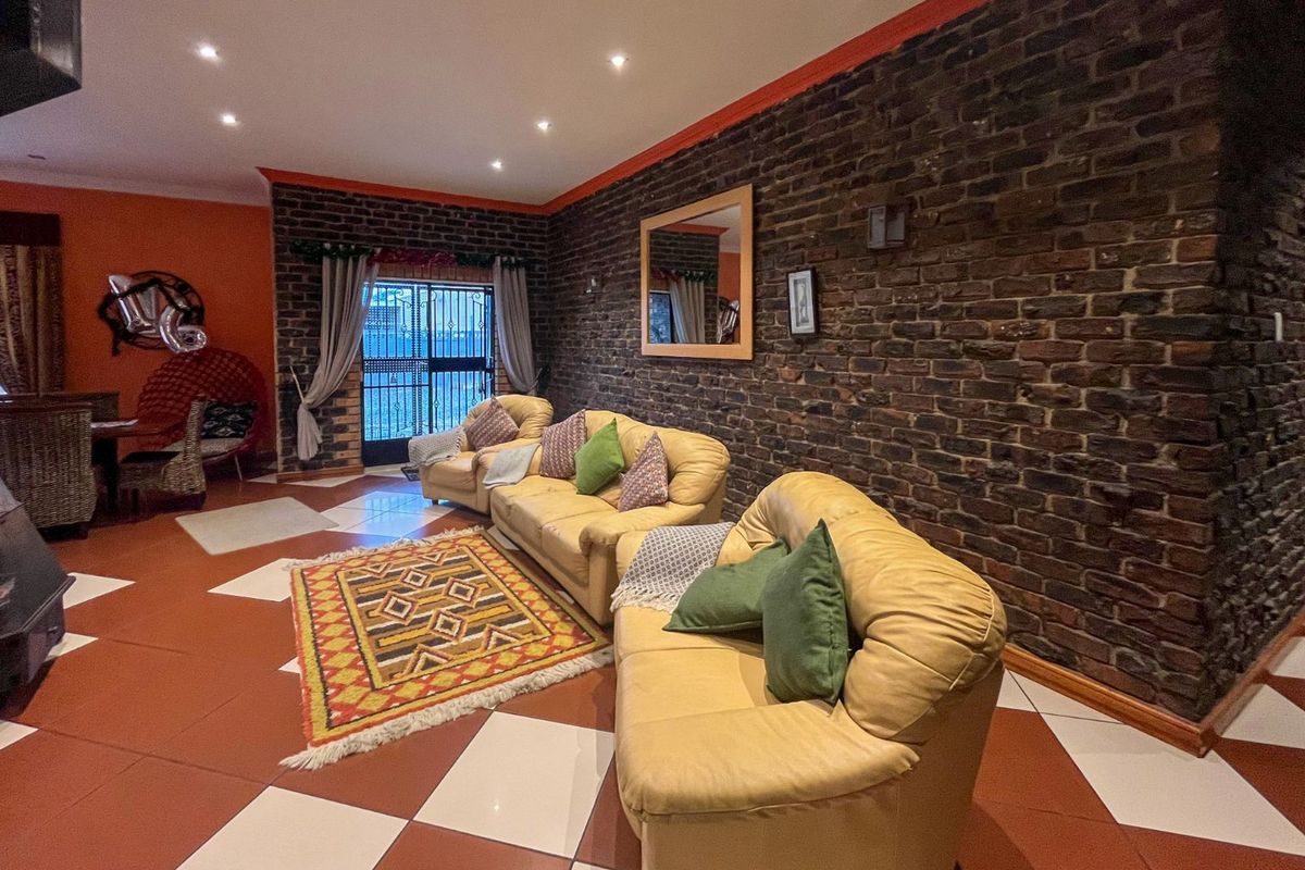 House For Sale in Levallia - Photo 3