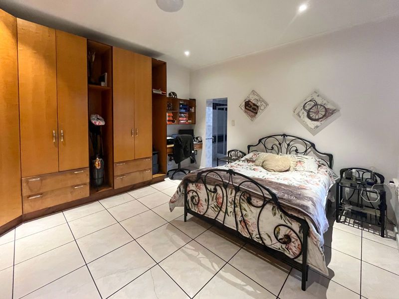 House For Sale in Levallia - Photo 5