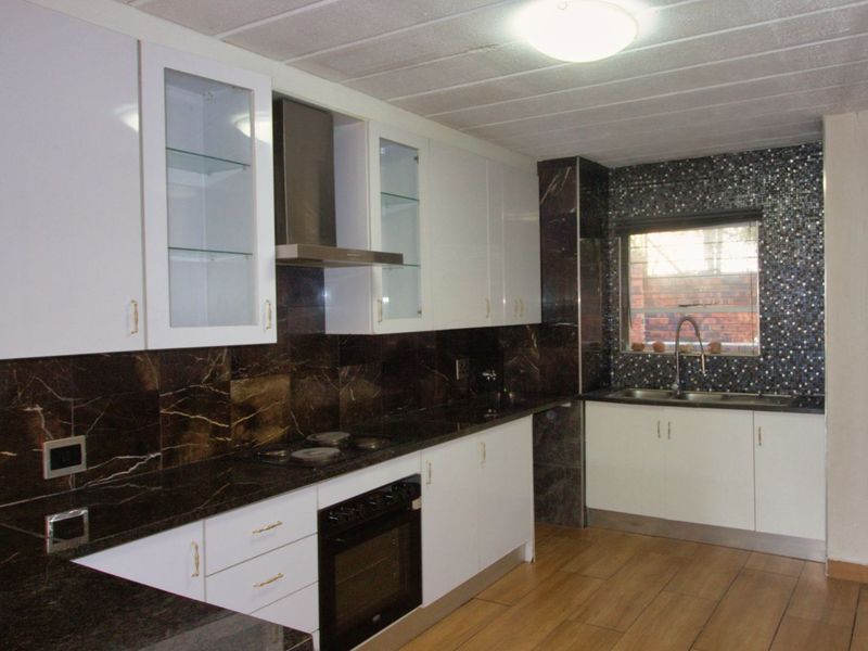 Apartment For Sale in Ferndale - Photo 2