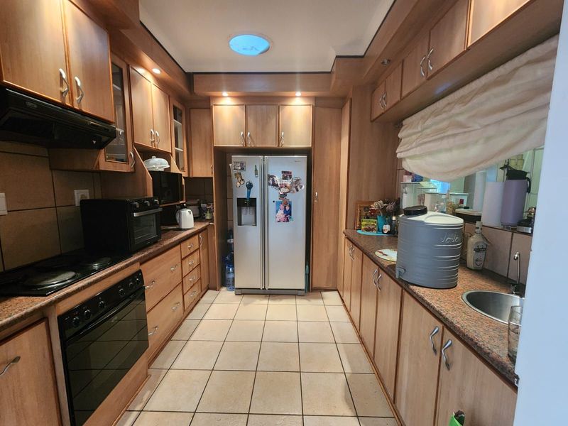 House For Sale in Hadison Park - Photo 3