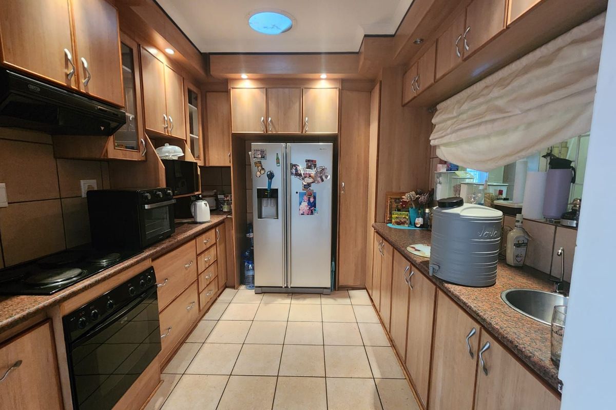 House For Sale in Hadison Park - Photo 3