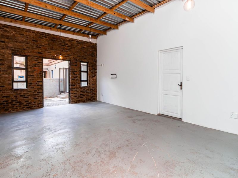 Townhouse To Rent in North Riding - Photo 3