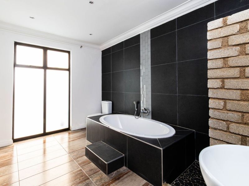 Townhouse To Rent in North Riding - Photo 7