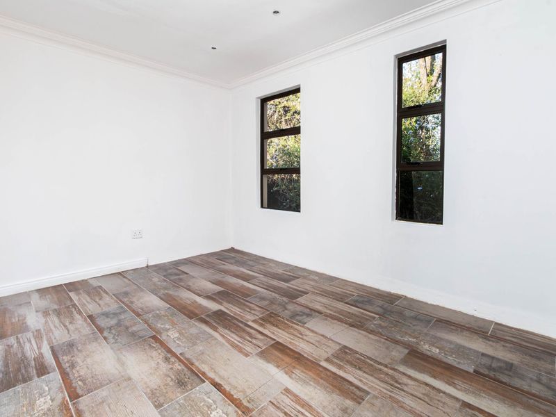 Townhouse To Rent in North Riding - Photo 6