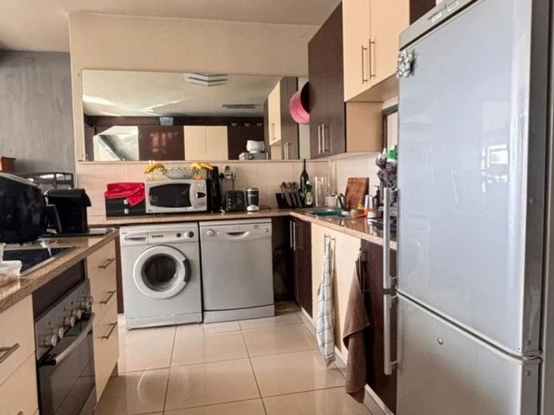 Apartment To Rent in Braamfontein - Photo 6