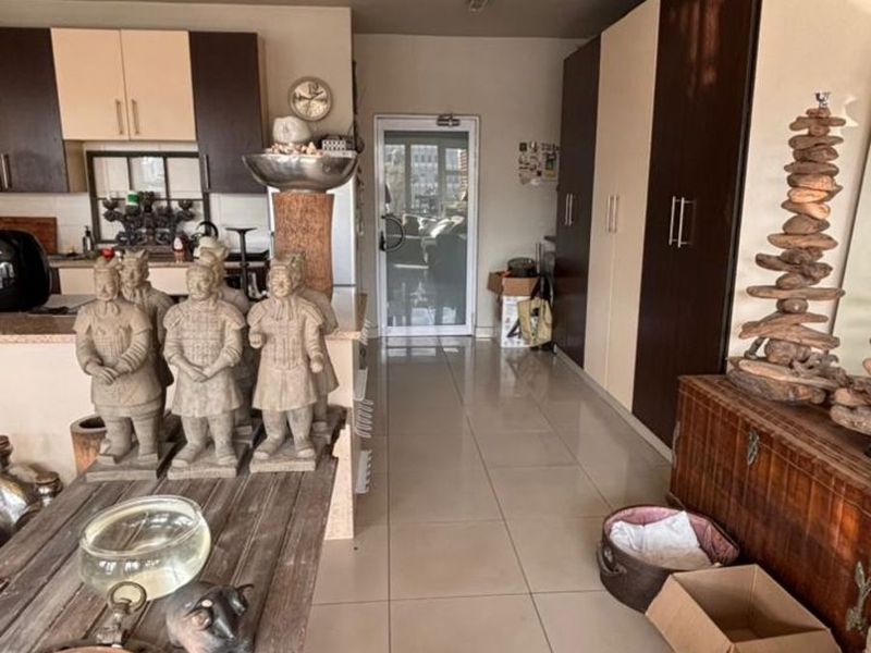 Apartment To Rent in Braamfontein - Photo 5