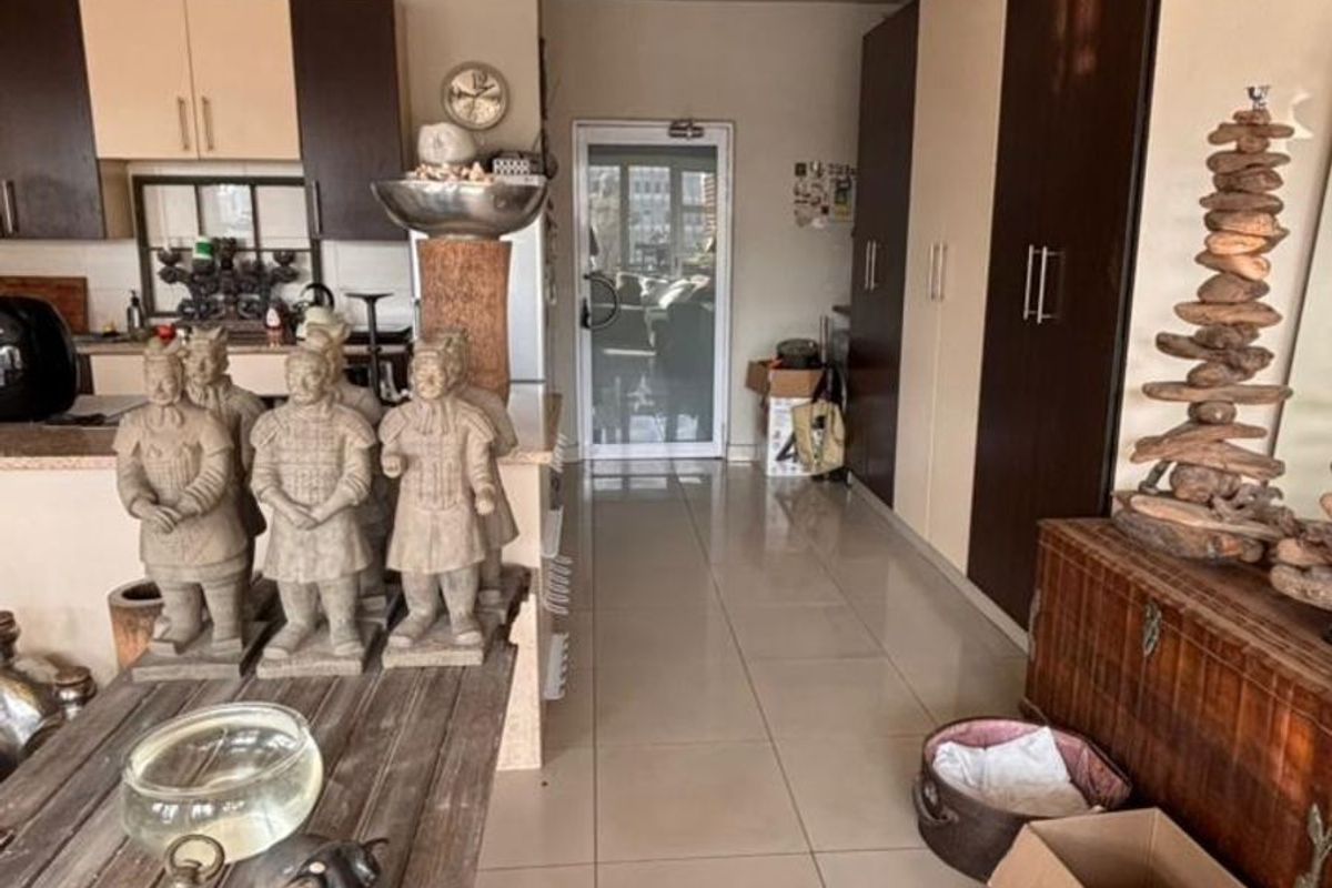 Apartment To Rent in Braamfontein - Photo 5