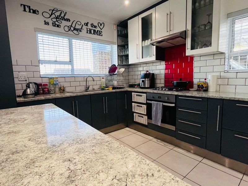 House For Sale in Clarendon Marine - Photo 9