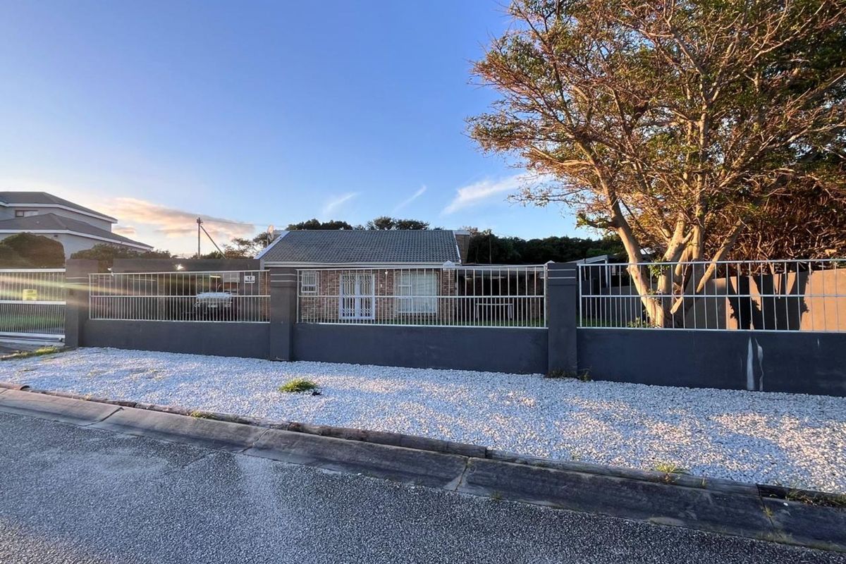 House For Sale in Clarendon Marine - Photo 3