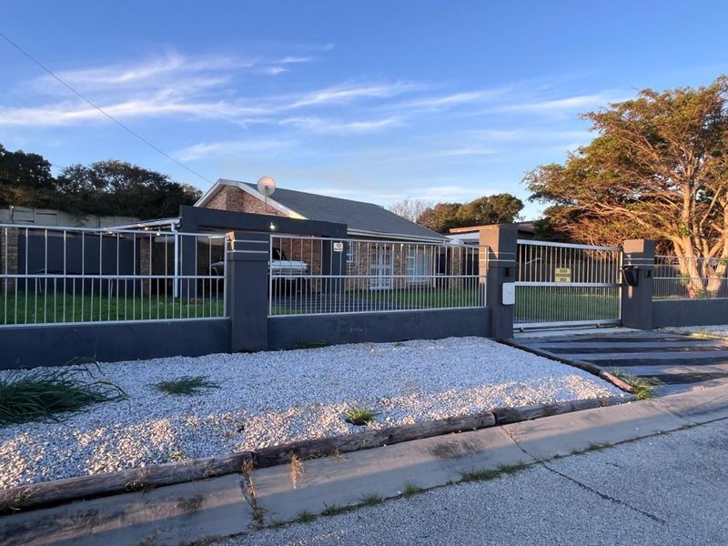 House For Sale in Clarendon Marine - Photo 4
