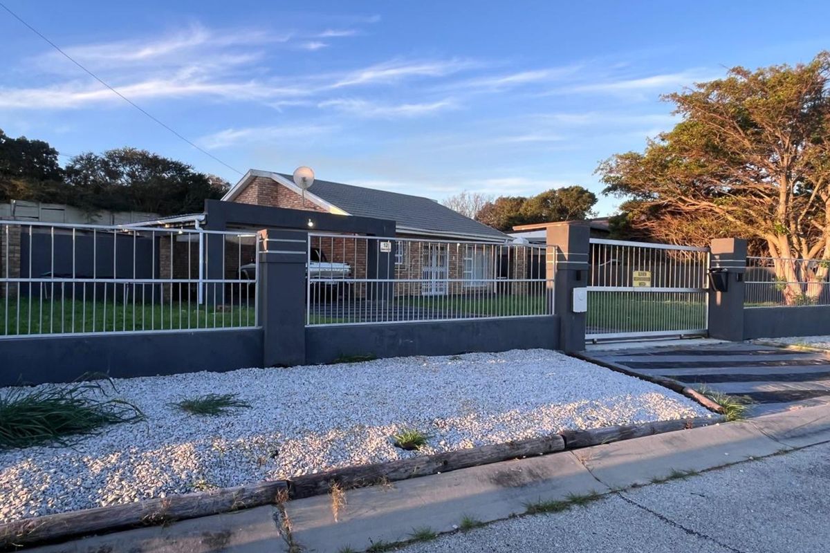 House For Sale in Clarendon Marine - Photo 4