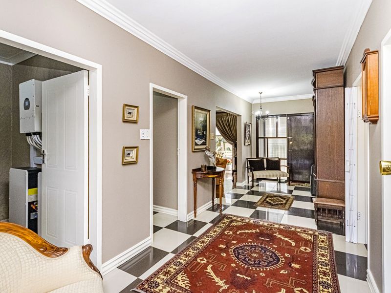 House For Sale in Florida Hills - Photo 2
