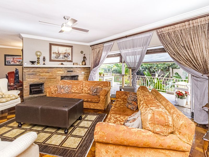 House For Sale in Florida Hills - Photo 3