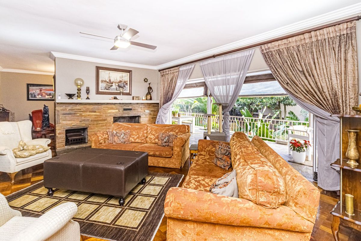 House For Sale in Florida Hills - Photo 3