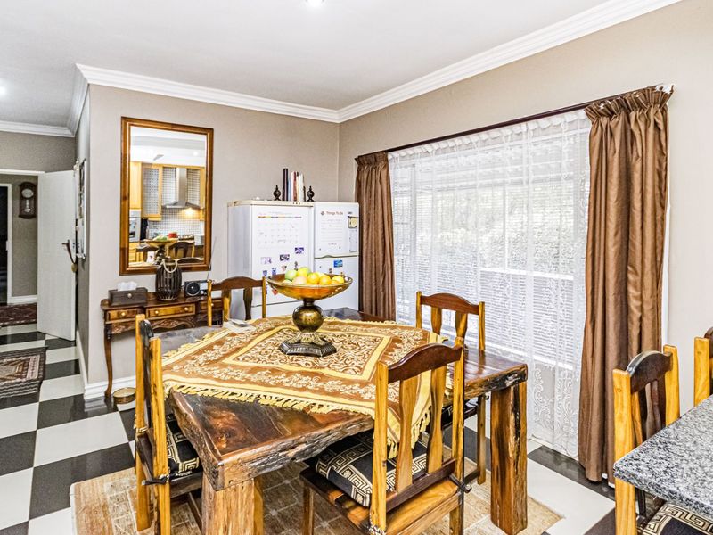 House For Sale in Florida Hills - Photo 9