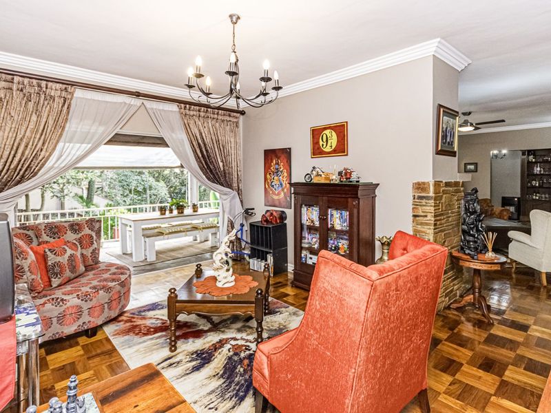 House For Sale in Florida Hills - Photo 6
