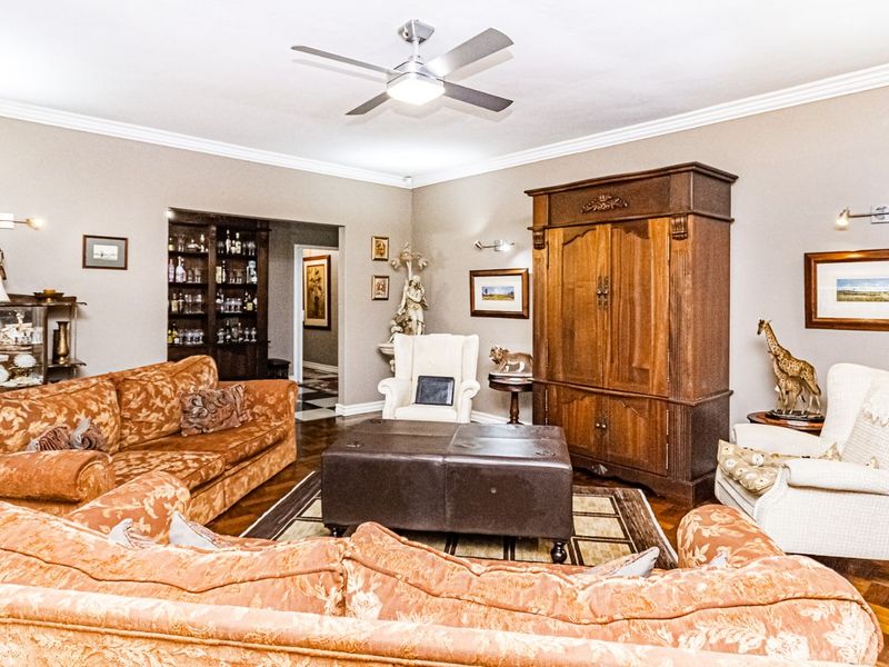 House For Sale in Florida Hills - Photo 5