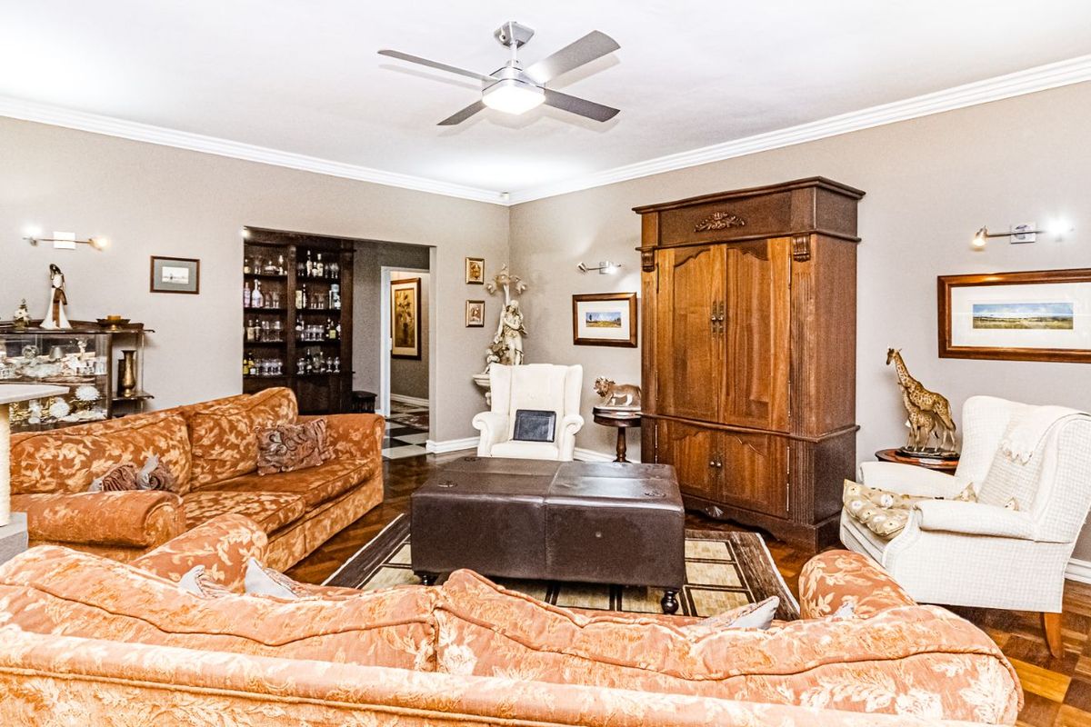 House For Sale in Florida Hills - Photo 5
