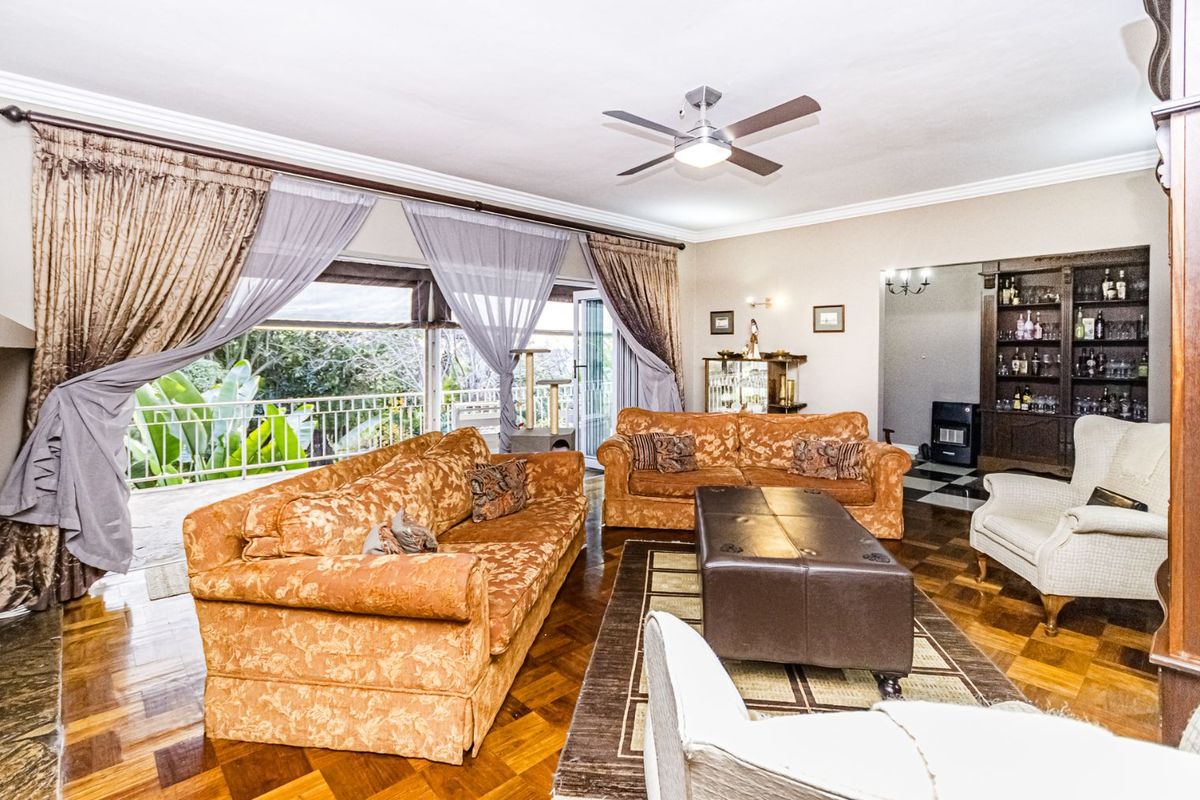 House For Sale in Florida Hills - Photo 4