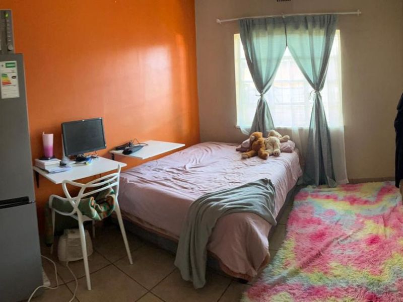 House For Sale in Westdene - Photo 8