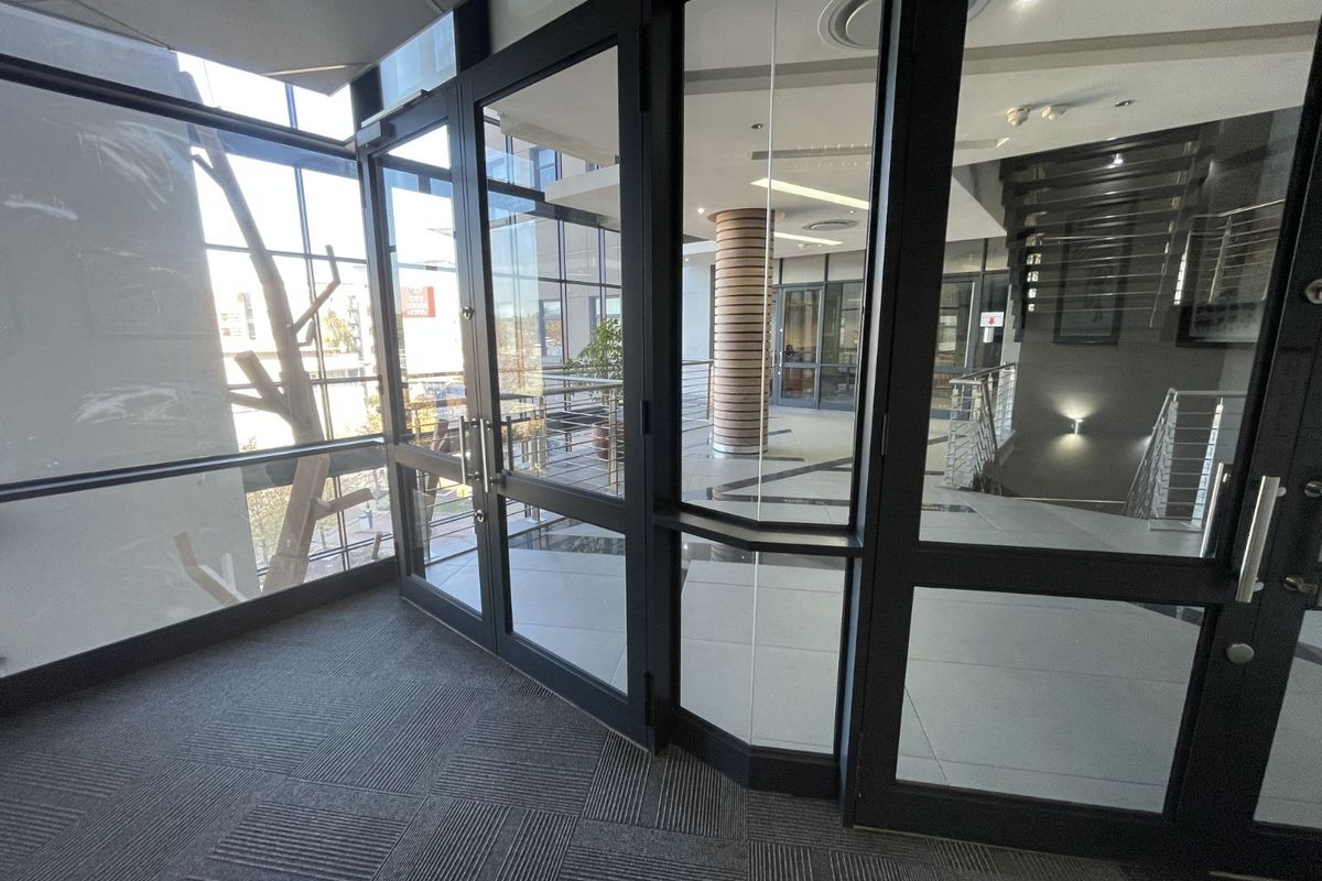 Office To Rent in Lynnwood Manor - Photo 2