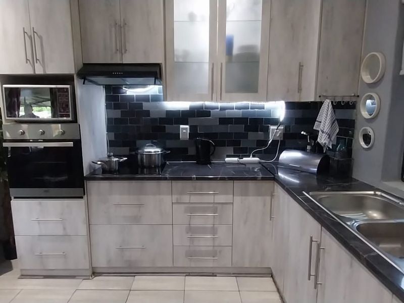 House For Sale in Cassandra - Photo 3