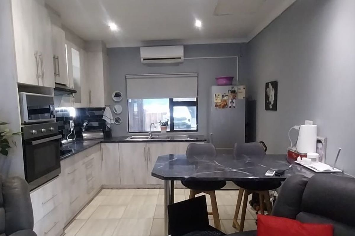 House For Sale in Cassandra - Photo 2