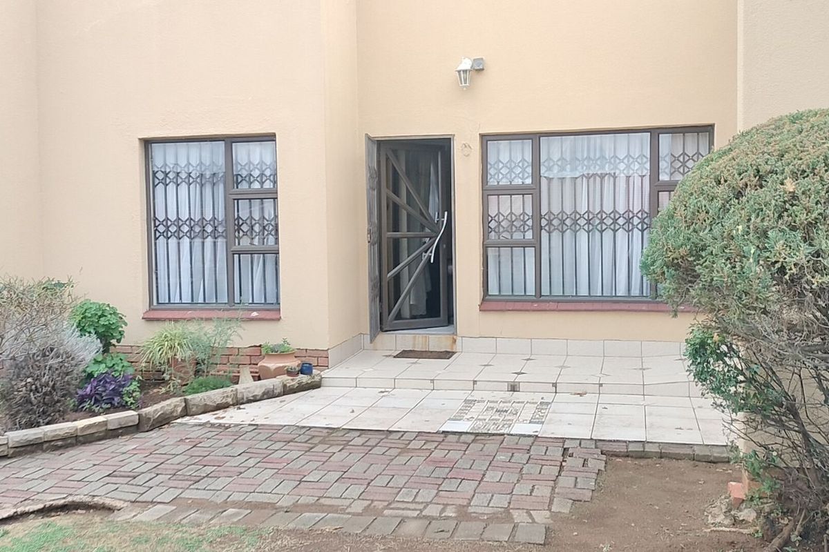 House For Sale in Botshabelo - Photo 2