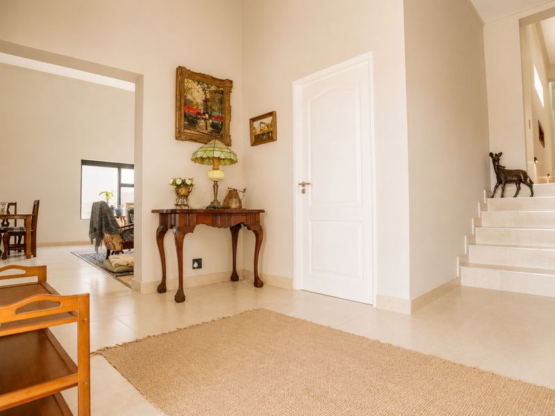 House For Sale in Outeniquasbosch - Photo 2