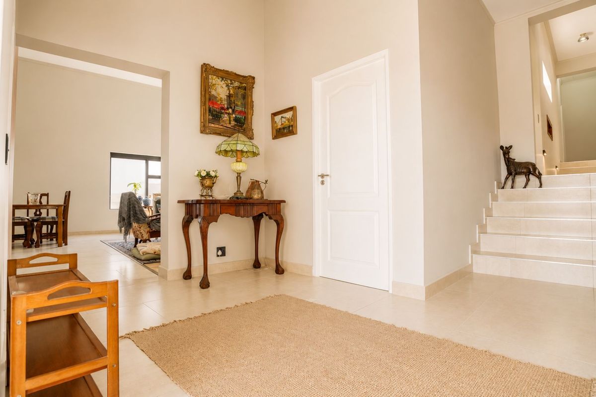 House For Sale in Outeniquasbosch - Photo 2